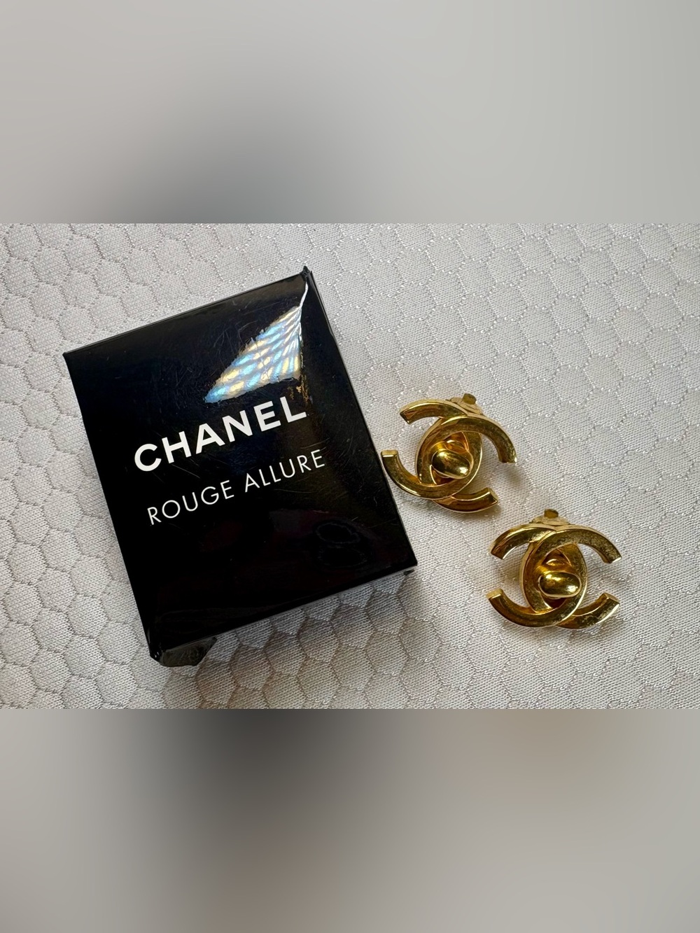 CHANEL Gold Interlocking Classic 95A Turn lock GHW CC Clip-On Earrings - Picture 1 of 6